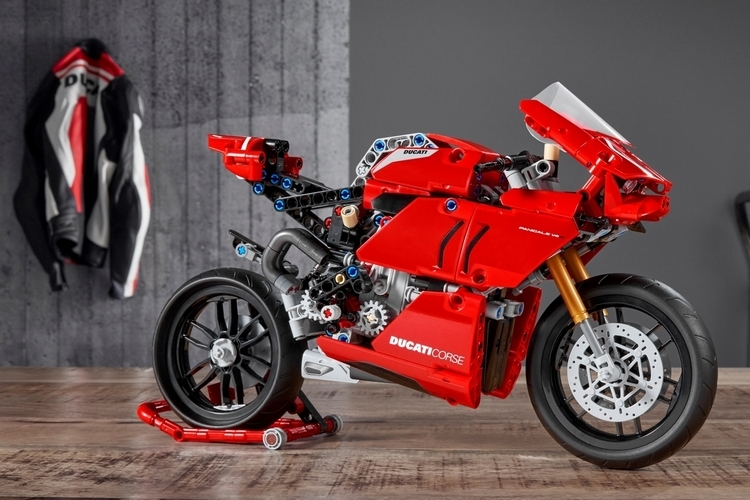 LEGO Technic Ducati Panigale V4 R ซูเปอร์ไบค์คอลเลกชั่นใหม่ ของคุณ